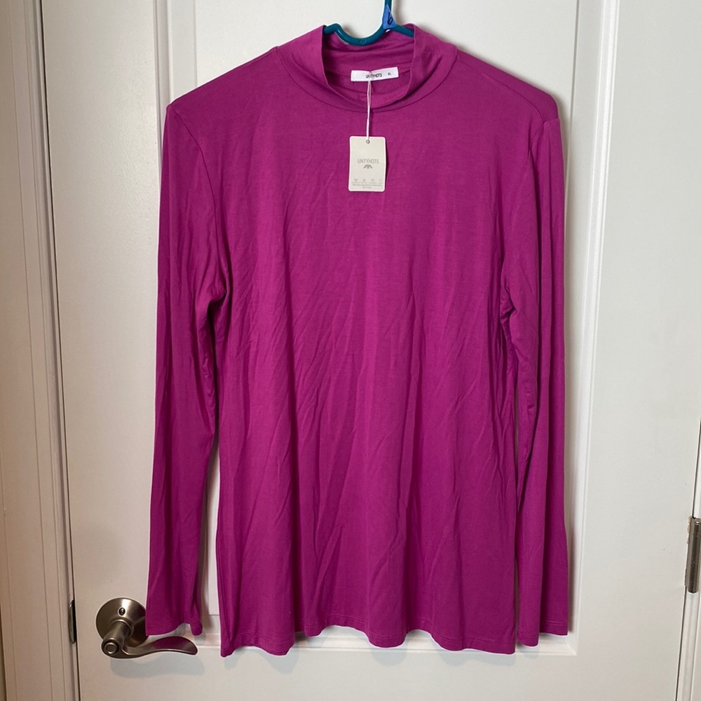 Untyhots XL Pink turtleneck NWT